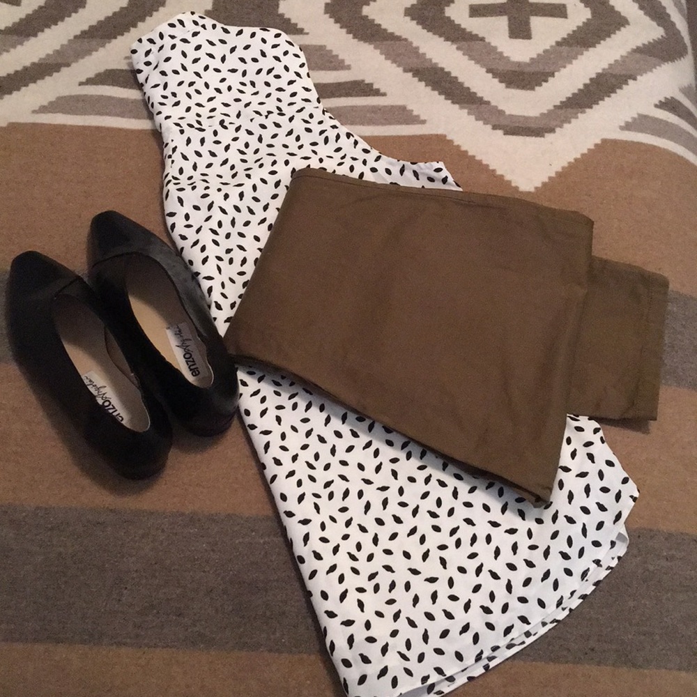 Black and Cream Sleeveless Blouse